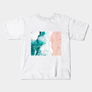 Waves on the beach Kids T-Shirt